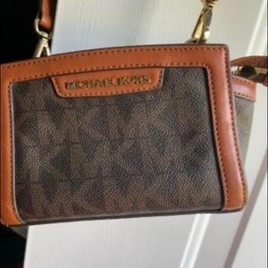 Michael kors crossbody purse